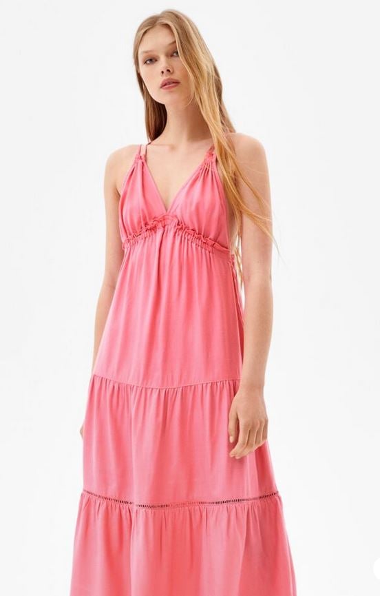 Ser&aacute; la prenda tendencia del verano y est&aacute; en tres colores distintos. Bershka tiene casi agotado el vestido con volantes
