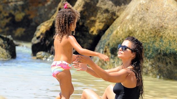 M&oacute;nica Cruz con su hija / Gtres