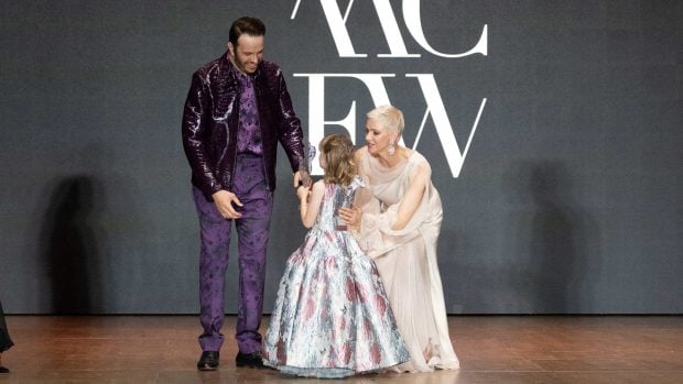 Charlene de M&oacute;naco y su peque&ntilde;a Gabriella en un acto de moda / Gtres