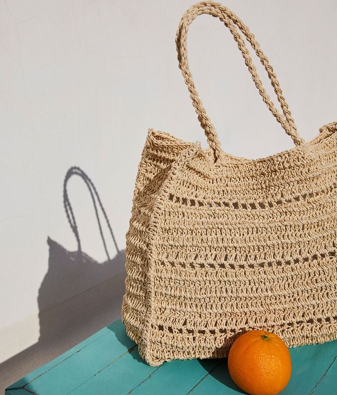 El shopper de rafia de Lefties que m&aacute;s usan las italianas en sus vacaciones