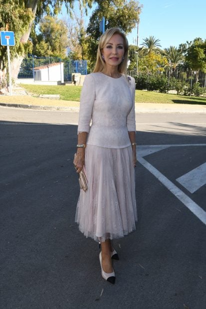 Carmen Lomana
