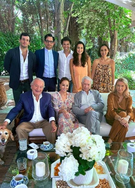 Tamara Falc&oacute; ha acudido junto a su pareja, &Iacute;&ntilde;igo Onieva a la pedida de su primo, &Aacute;lvaro Castillejo / Instagram @crisft24