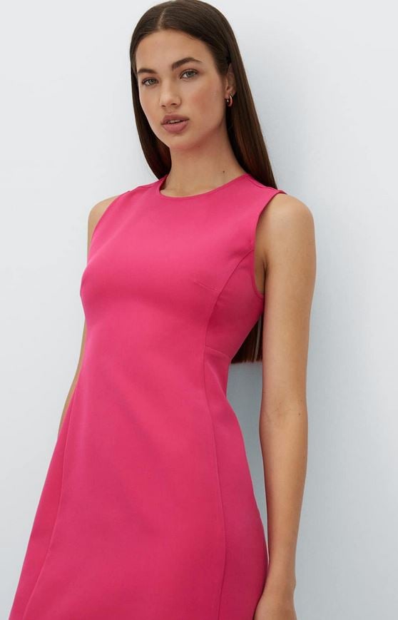 El vestido corto de Stradivarius en cuatro colores muy solicitados