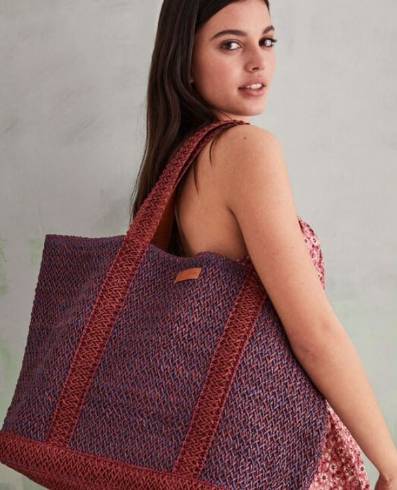 La bolsa de playa de Women'Secret con un 20% de descuento donde te coger&aacute; de todo