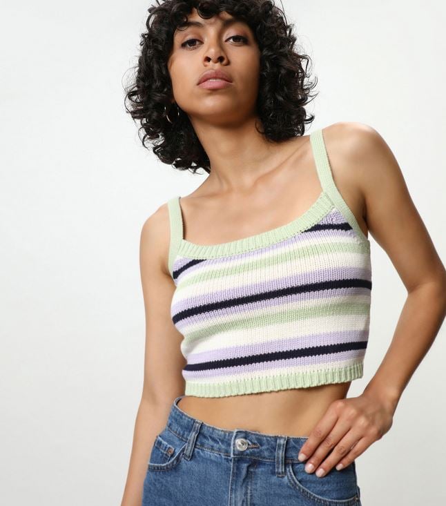 El top cropped de Lefties ideal para llevar con unos shorts