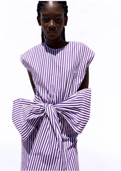 El vestido con lazada de Sfera para un d&iacute;a de trabajo y cena