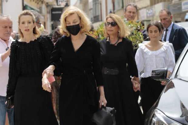 Concha Sp&iacute;nola en el funeral de su marido / Gtres
