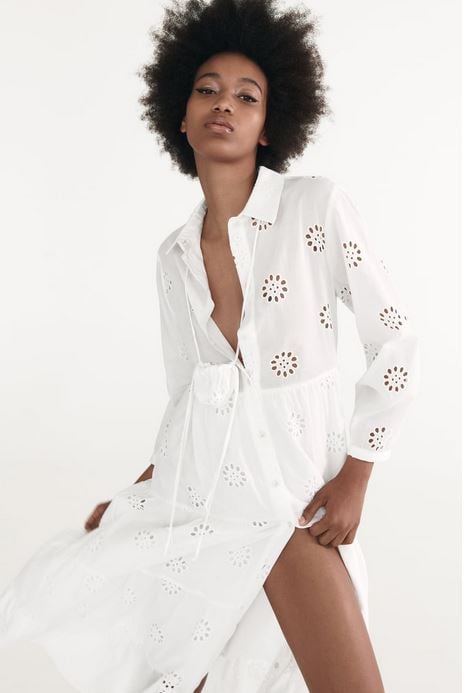 El vestido bordado de Zara que incluye un minibolsito a juego
