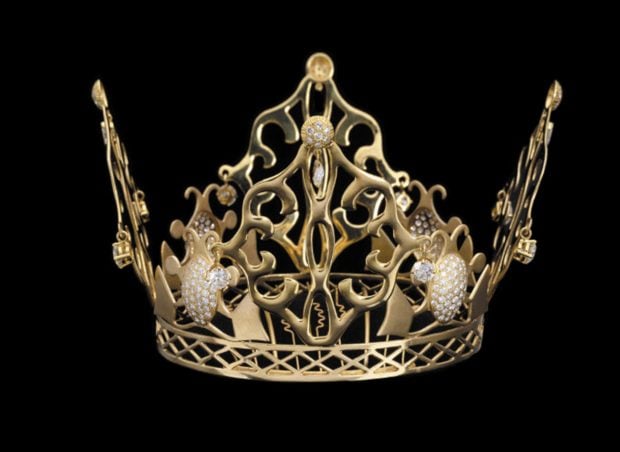 Tiara que Victoria Beckham luci&oacute; en su boda / Gtres
