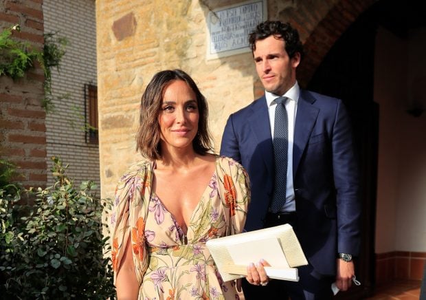 &Iacute;&ntilde;igo Onieva y Tamara Falc&oacute; posando / Gtres