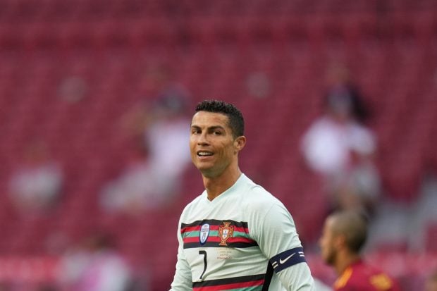 Cristiano Ronaldo jugando al f&uacute;tbol / Gtres