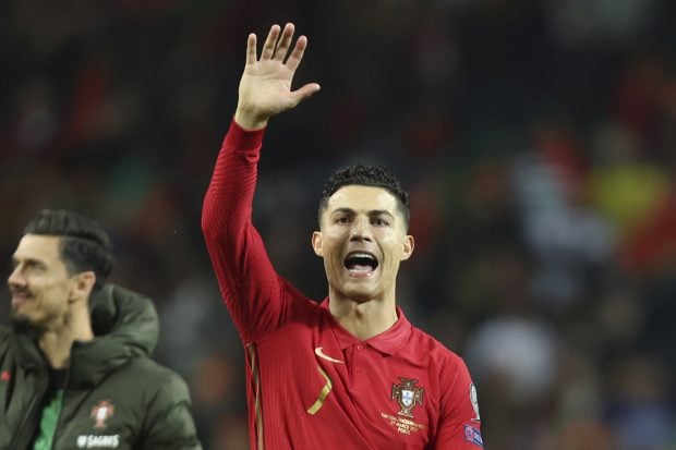 Cristiano Ronaldo jugando al f&uacute;tbol / Gtres