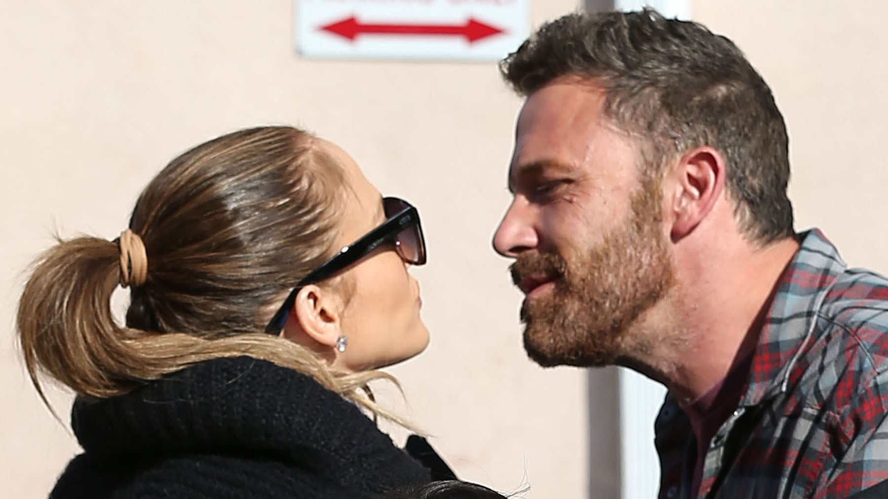 Jennifer Lopez y Ben Affleck cari&ntilde;osos / Gtres