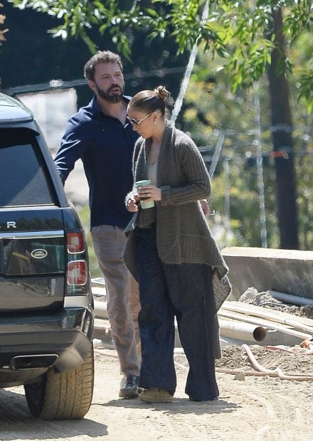 Jennifer Lopez y Ben Affleck subi&eacute;ndose a un coche / Gtres