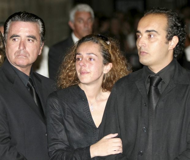 Ortega Cano, Fidel Albiac y Roc&iacute;o Carrasco en el funeral de Roc&iacute;o Jurado / Gtres