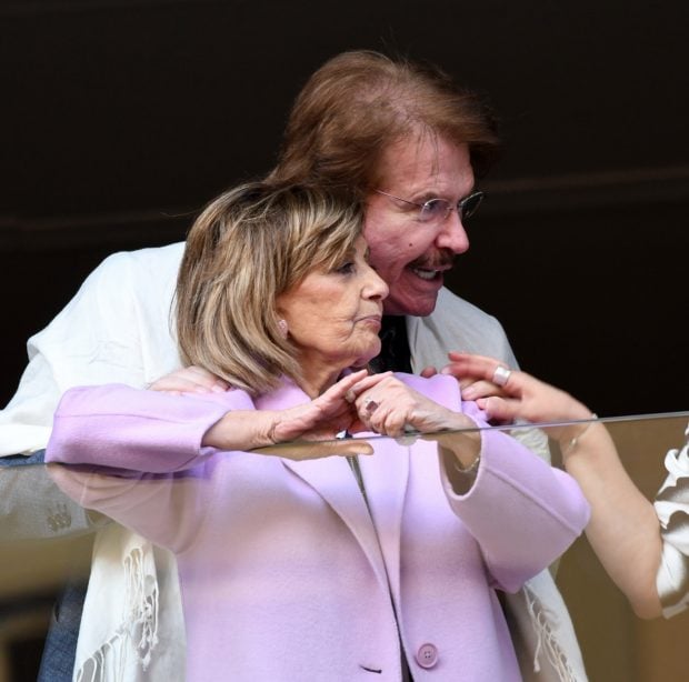 Edmundo Arrocet y Mar&iacute;a Teresa Campos posando / Gtres