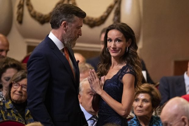 Telma Ortiz y Robert Gavin posando / Gtres