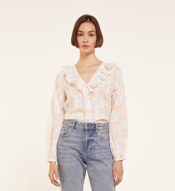 Las 4 blusas de Springfield para esas noches fresquitas de verano