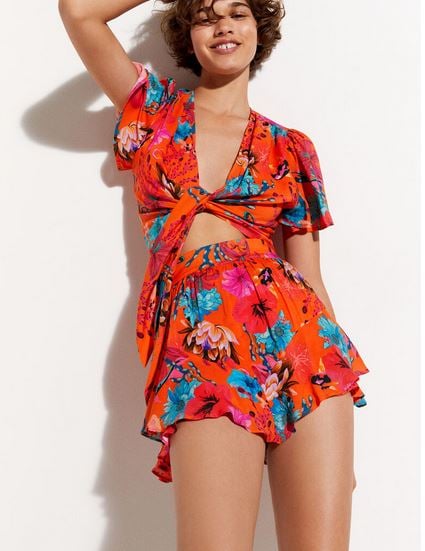 En tus vacaciones no pueden faltar esta falda-pantal&oacute;n de Desigual