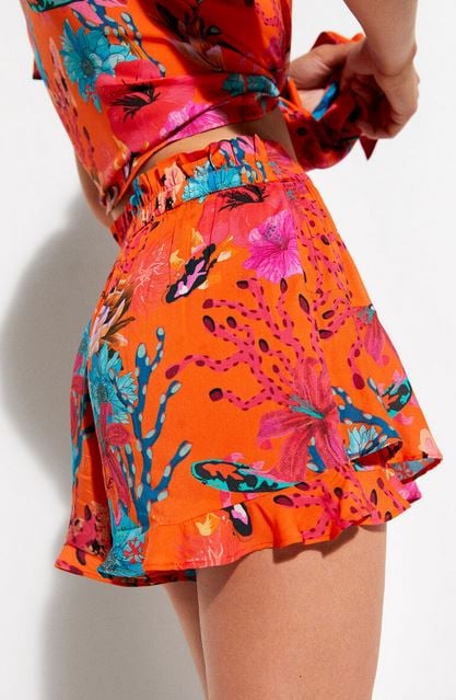 En tus vacaciones no pueden faltar esta falda-pantal&oacute;n de Desigual