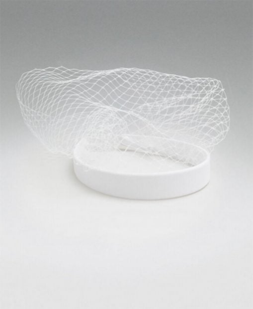 Diadema blanca con redecilla a tono de la colecci&oacute;n nupcial de Parfois / Parfois