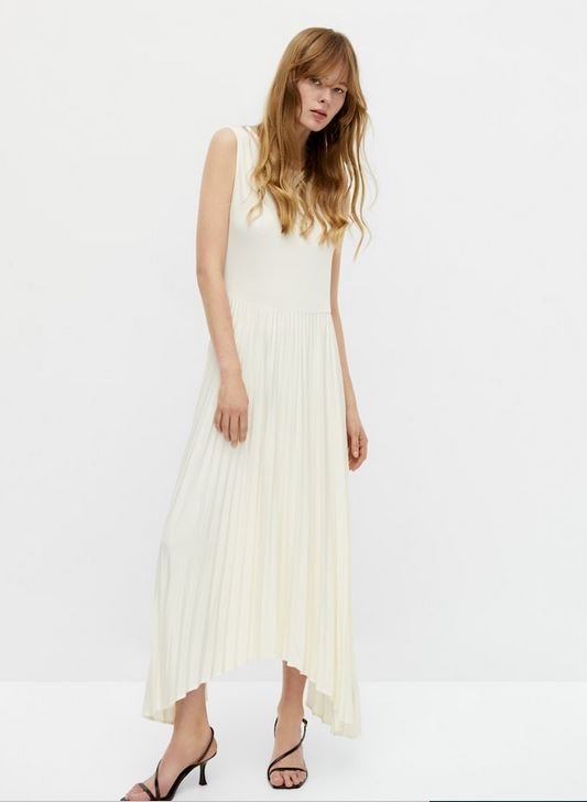 4 vestidos por menos de 40 euros que no puedes dejar pasar en las rebajas de Massimo Dutti