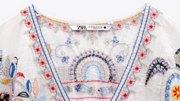 Blusa de estilo boho de Zara con la etiqueta del c&iacute;rculo / Zara