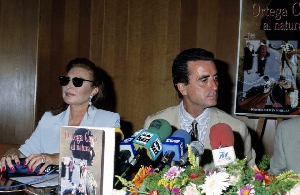 Roc&iacute;o Jurado y Ortega Cano respondiendo a la prensa / Gtres