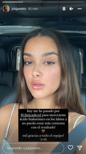 Julia Janeiro retoc&aacute;ndose los labios / Instagram