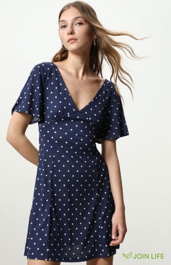 Los vestidos de las rebajas de Lefties por menos de 10 euros que tienes que fichar
