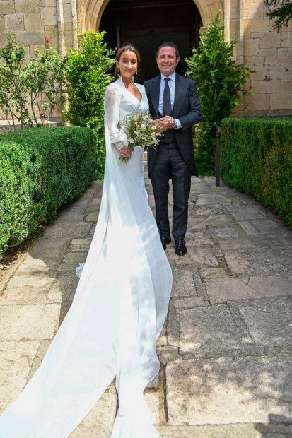 Luc&iacute;a Pombo y su padre en su boda / Gtres