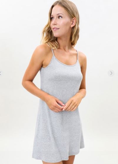 Las 4 prendas de Lefties por menos de 7 euros para renovar tu armario en las rebajas