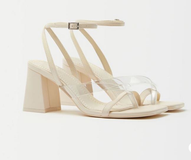 Las sandalias rebajadas de Bershka con el tac&oacute;n perfecto para un plan inesperado