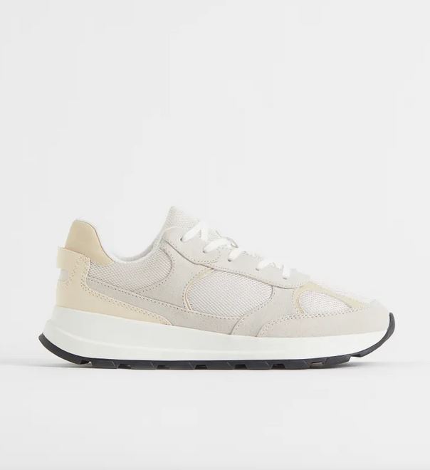 Las zapatillas de H&M beige que están rebajadas y aún hay en todos los números