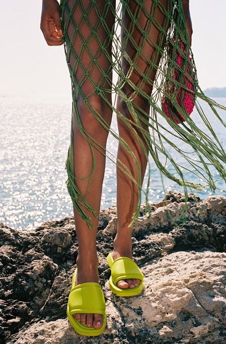 Las sandalias de Zara para los d&iacute;as de piscineo y en los tres colores del momento