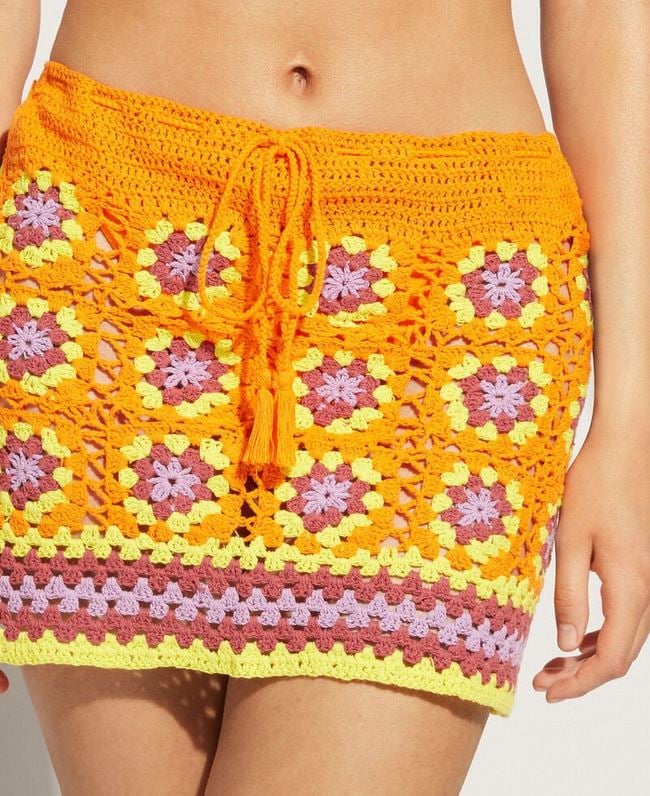 Roc&iacute;o Osorno muestra lo bien que queda la falda de ganchillo de Calzedonia: &iexcl;La necesitamos en naranja!