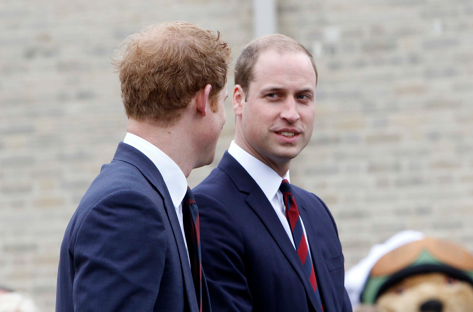 El pr&iacute;ncipe Guillermo con su hermano Harry / Gtres