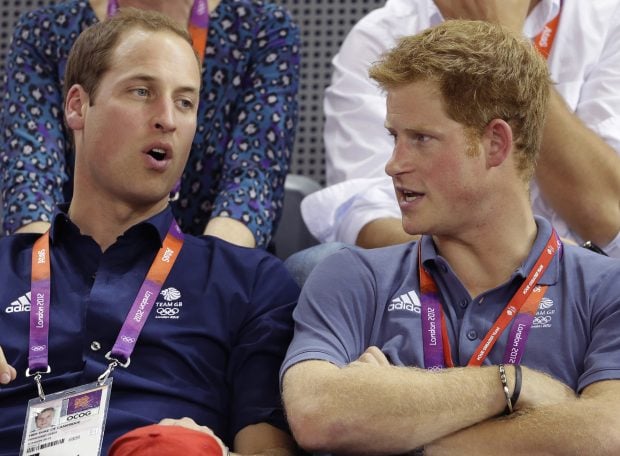 El pr&iacute;ncipe Guillermo con su hermano Harry / Gtres