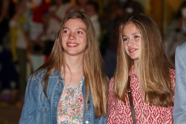 Leonor y Sof&iacute;a en el teatro / Gtres