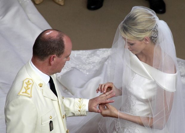 Alberto y Charlene de M&oacute;naco en su boda / Gtres