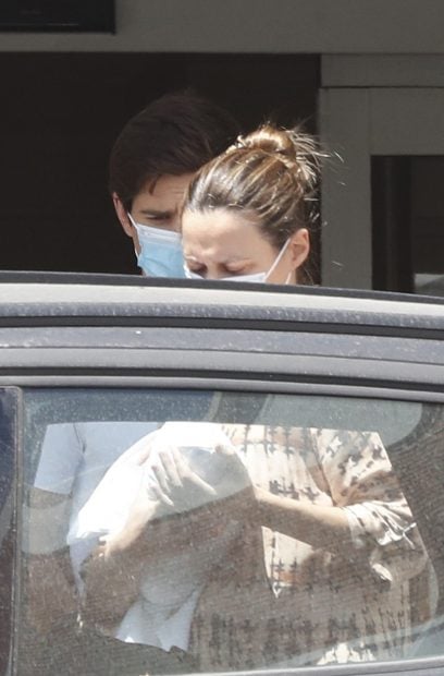 Claudia Osborne abandonando el hospital / Gtres