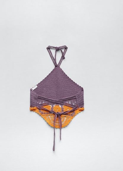 El top halter de Zara para llevar con la falda pareo que ya tenemos todas