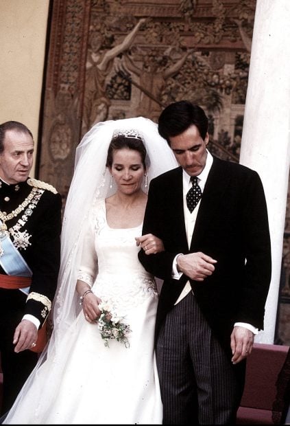 La infanta Elena y Jaime de Marichalar junto al rey Juan Carlos en una imagen de archivo / Gtres