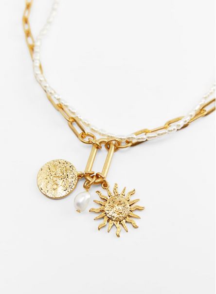 El doble collar de Zara con sol y luna que no te quitar&aacute;s en todo julio
