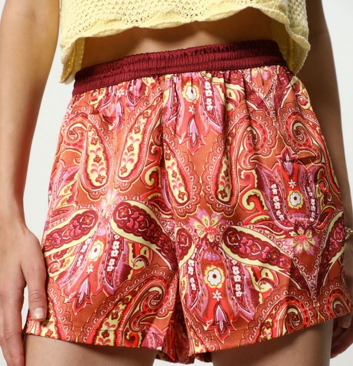 Los shorts satinados de Lefties para llevar con unas cu&ntilde;as