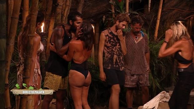 Anabel Pantoja y Yulen se besan en 'Supervivientes' / Telecinco