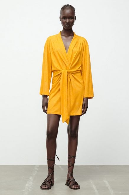 Zara lanza el vestido jacquard m&aacute;s exitoso pero en versi&oacute;n corto