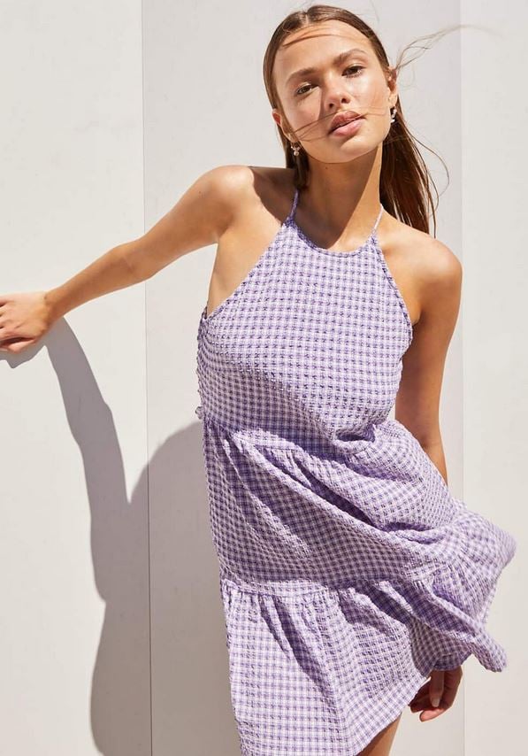 El vestido vichy con espalda descubierta de Stradivarius que hace 'tip&iacute;n'