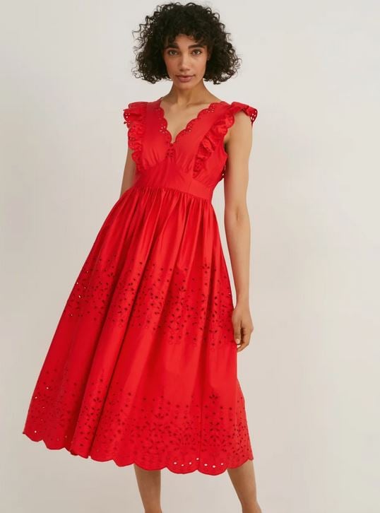El vestido con volantes y bordados de C&A es una escultura en honor a la moda
