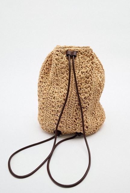 La mochila trenzada de Zara con cierre ajustable para evitar descuidos